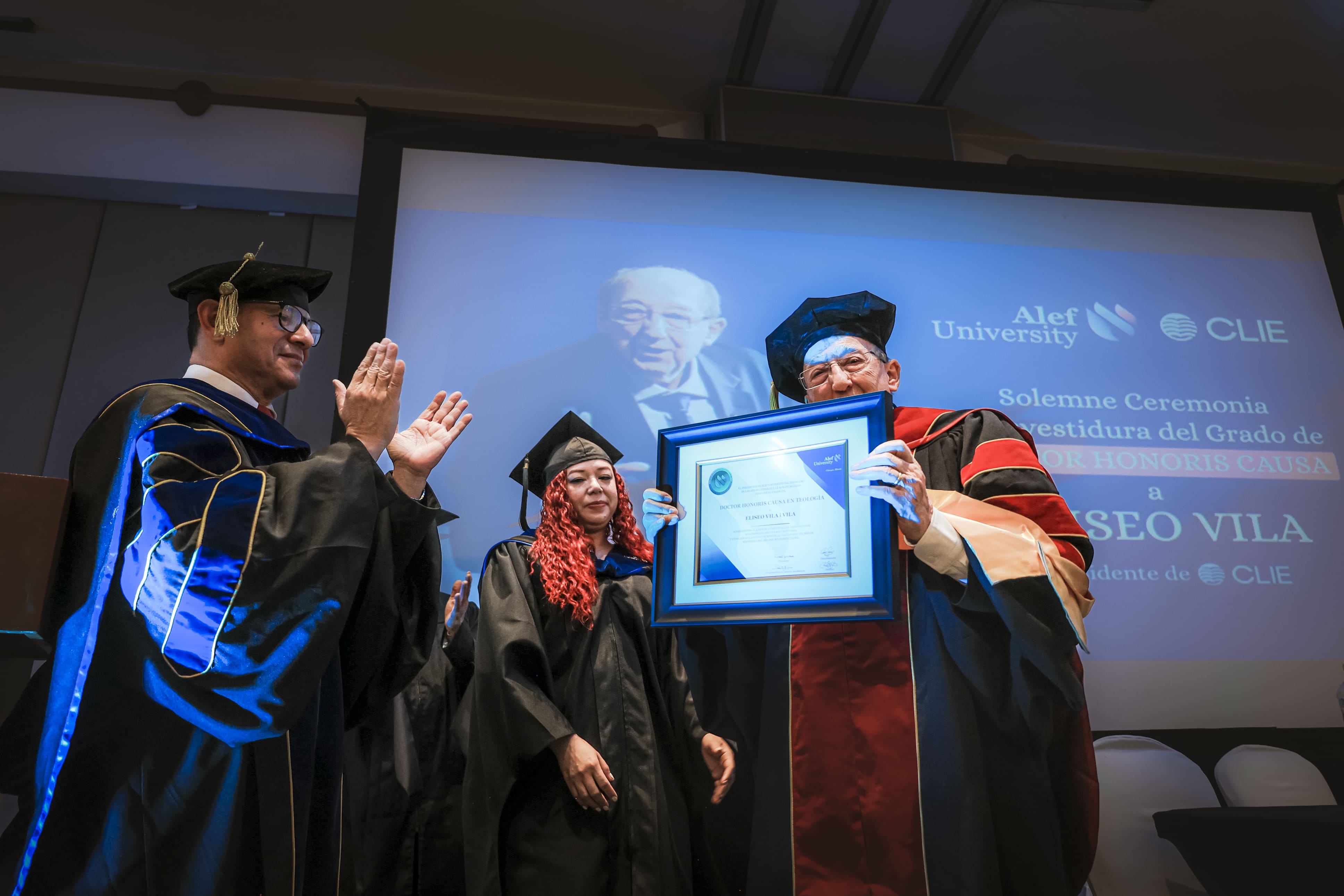 Eliseo Vila Vila recibe el Doctorado Honoris Causa en Teología otorgado por la Universidad ALEF